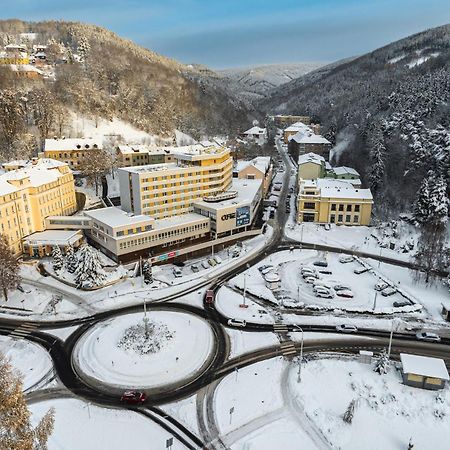 Hotel Luzice 야히모프 외부 사진