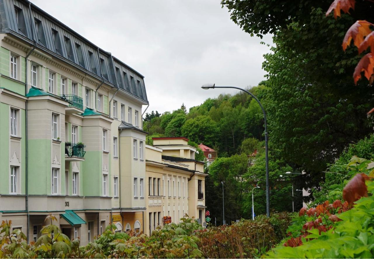 Hotel Luzice 야히모프 외부 사진