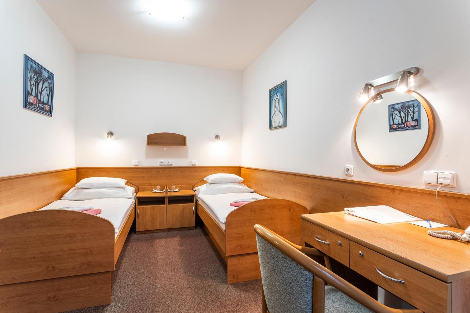 Hotel Luzice 야히모프 외부 사진