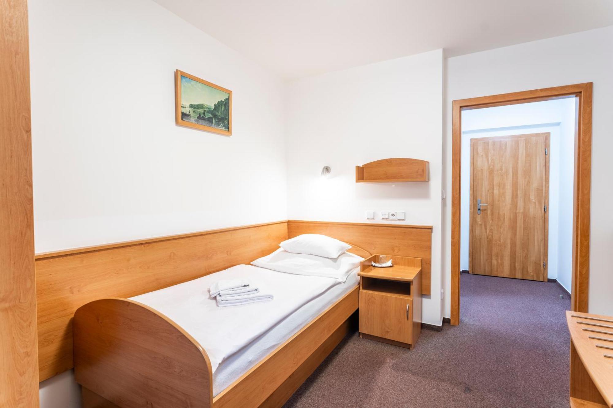 Hotel Luzice 야히모프 외부 사진