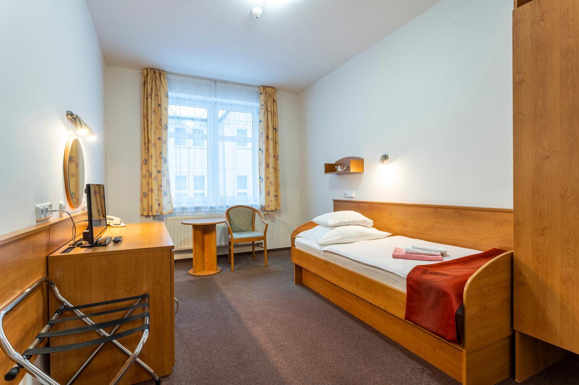 Hotel Luzice 야히모프 외부 사진