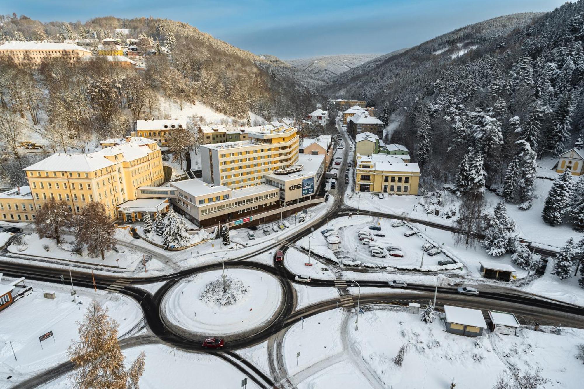 Hotel Luzice 야히모프 외부 사진