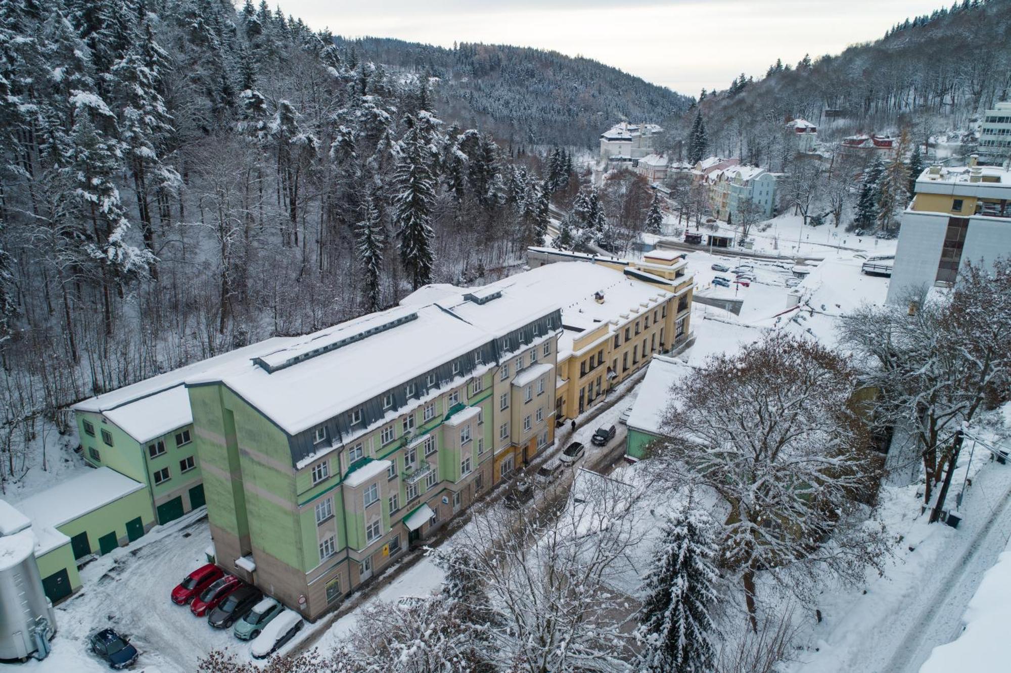 Hotel Luzice 야히모프 외부 사진