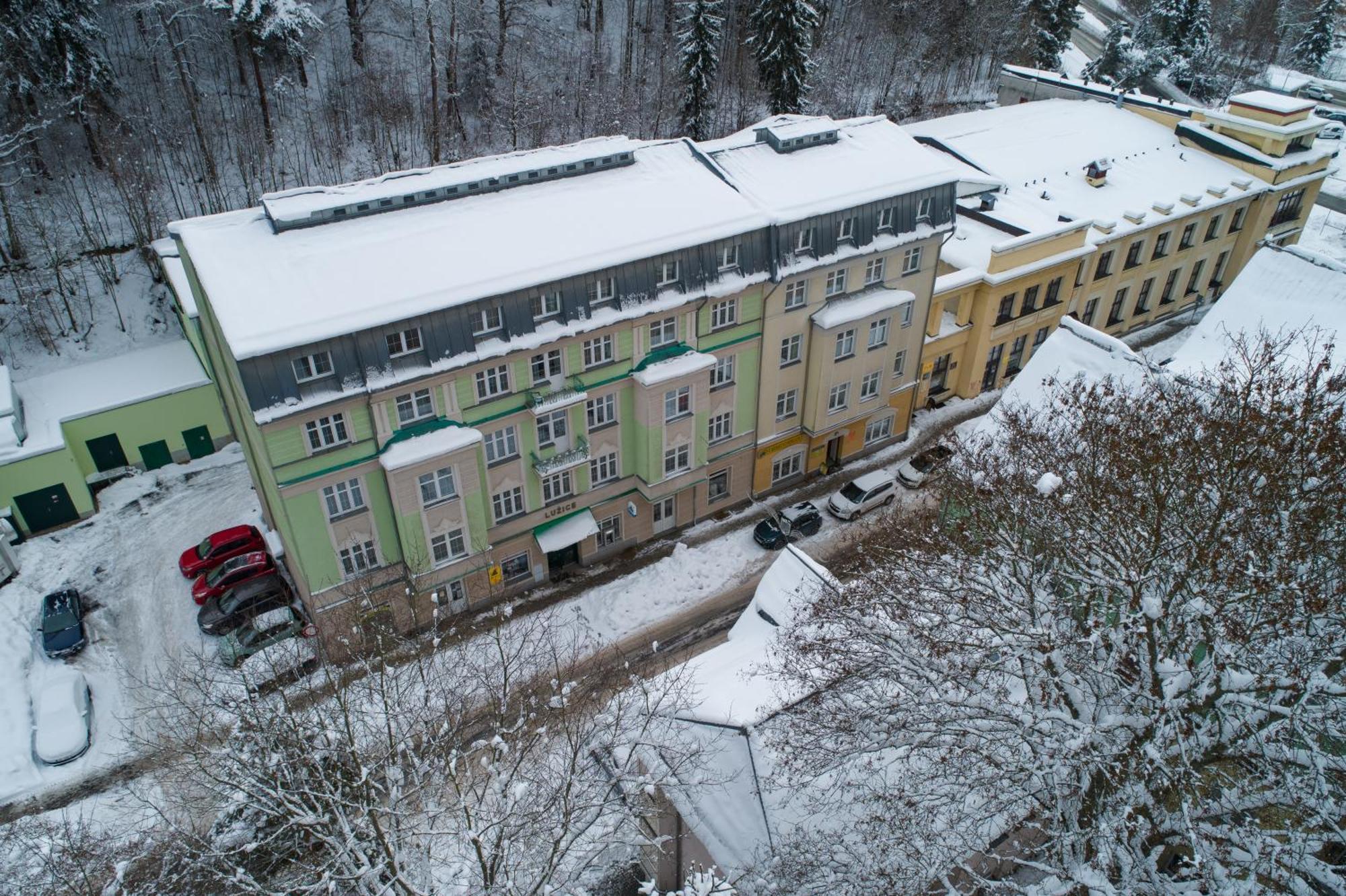 Hotel Luzice 야히모프 외부 사진